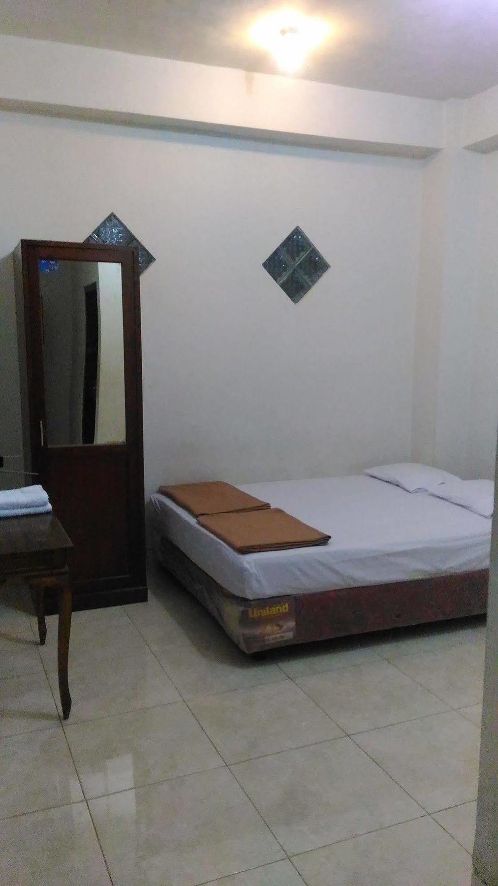 Oyo 586 Hotel Wijaya Kalasan Экстерьер фото